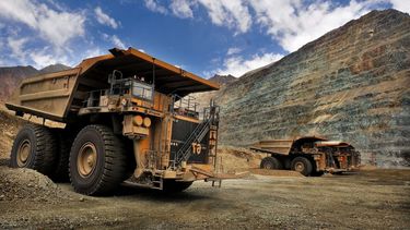 Gobierno a toda máquina con minería: Inversiones de US$900 millones y rebajas de permisos