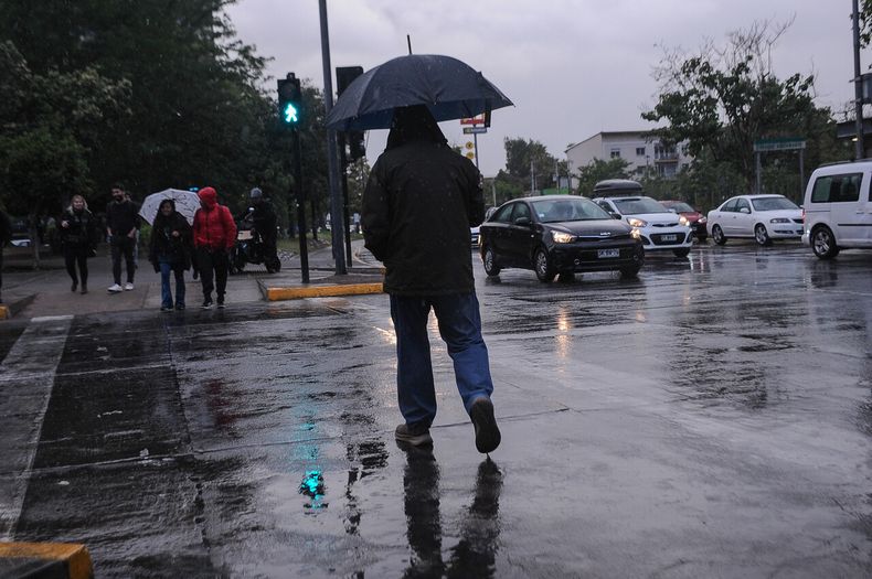 Esta semana vuelve la lluvia en Santiago y toda la Región Metropolitana - Agencia Uno
