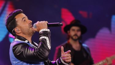 VIDEO| Luis Fonsi homenajeó a Jorge González y Los Prisioneros con cover de Estrechez de corazón en Viña 2018