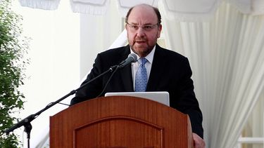 Un perfil empresarial y asistencialista: Las críticas a los programas que ha liderado Alfredo Moreno en Desarrollo Social