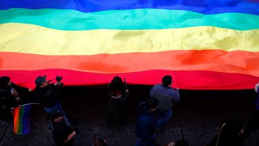 Gobierno de Italia se lanza contra comunidad LGTBIQ+ y causa tensión en Europa