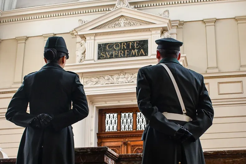 paciente gana a isapre en juicio y suprema los obliga a cubrir 90 de operacion aseguradora solo habia dado 25.webp