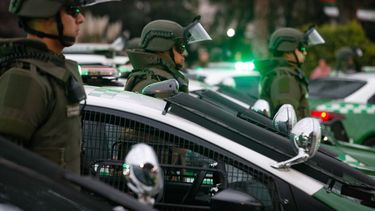 Carabinero recibió dos cervezas mientras cuidaba casa del Presidente Boric: Colega lo denunció