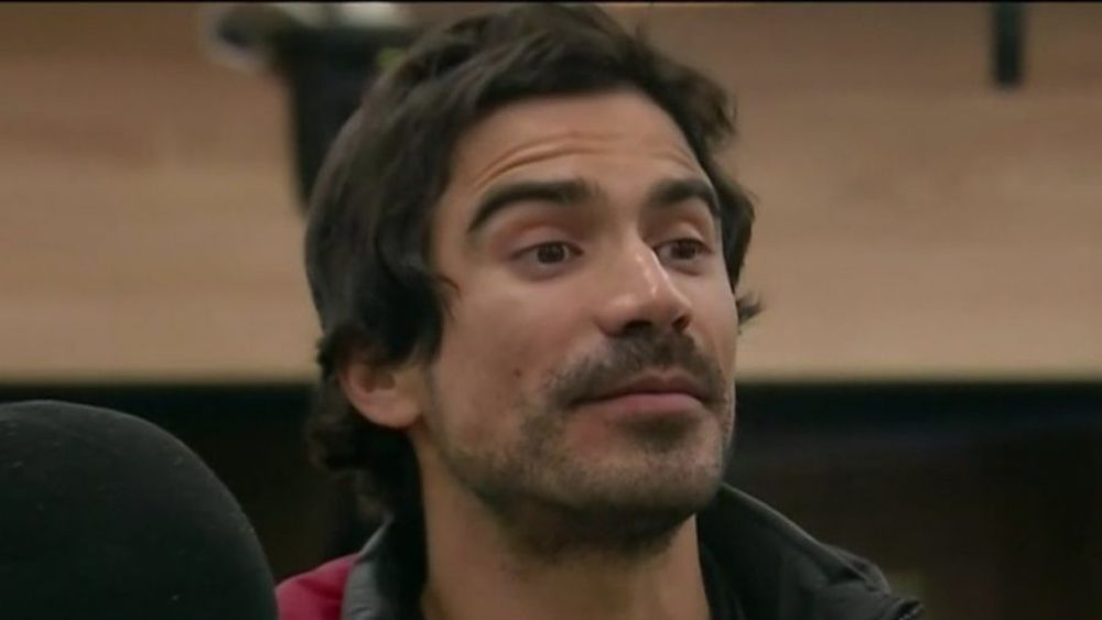 VIDEO| Tres besos: Desafío de Gran Hermano a Seba Ramírez para tener cena romántica
