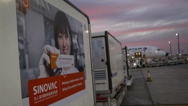 Problemas de salud y seguridad complican instalación de planta de vacunas Sinovac en Chile