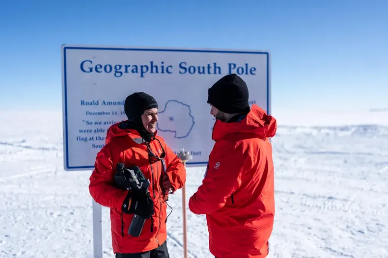 9993 antartica.webp