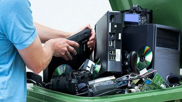 El sistema impulsado por la CCS y la ASCC busca ordenar el reciclaje de aparatos eléctricos y pilas bajo la Ley REP. Maricel Oñate, de Electrónica Circular, valora el avance, pero advierte falta de trazabilidad en algunos puntos de recepción.
