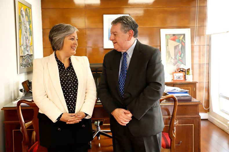 Ministra Jara y subsecretario Reyes.jpg