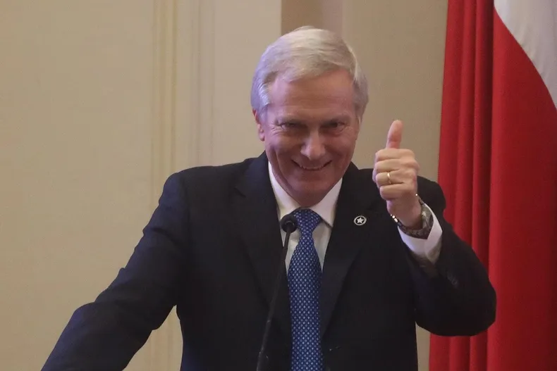 19555 kast quiroz.webp