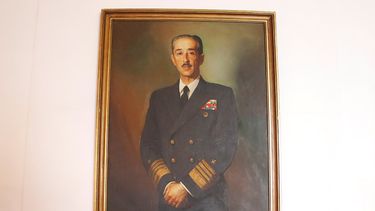 Corte ordena a la Armada retirar cuadros de excomandante José Toribio Merino