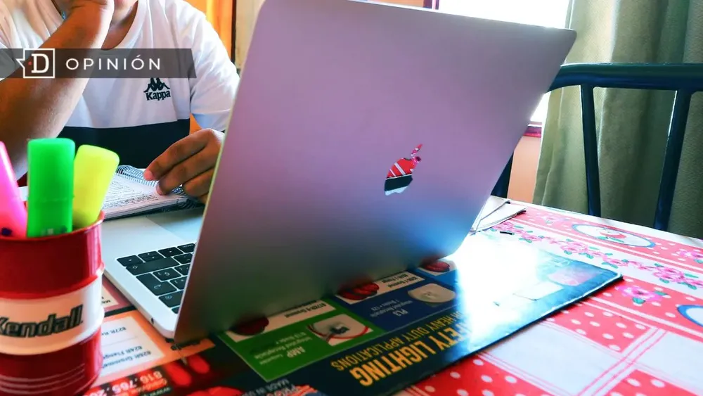 La IA en el trabajo chileno de 2026: Entre la liberación de rutinas y la amenaza al trabajo decente