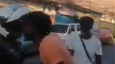 VIDEO| Menor colombiano que golpeó en el casco a carabinero quedó en libertad