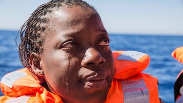 Matrona del Aquarius por refugiadas: Les pegan, las violan y si no pueden pagar a los traficantes las obligan a prostituirse