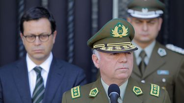 Histórico: Fiscalía formalizará a ex general director de Carabineros por fraude en la institución