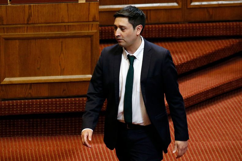 Miguel Ángel Calisto podría votar a favor de la megarreforma de Kast - Agencia Uno