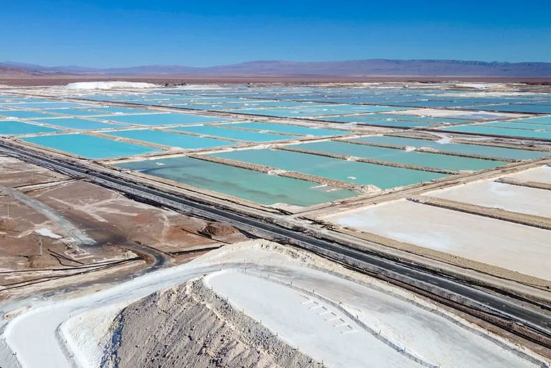 Novandino Litio contempla una inversión de US$3.000 millones y una transición de cinco años para reemplazar el agua dulce con la recuperada desde la propia salmuera, según el EIA.
