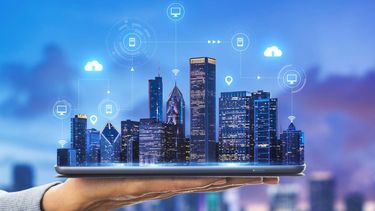 Sensores IoT, IA y automatización permiten recortar el consumo eléctrico y de agua, aunque su fabricación conlleva un costo ambiental aún sin resolver.