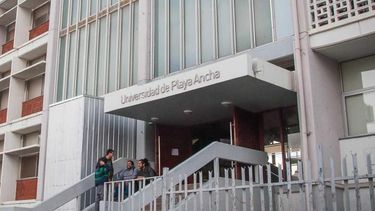 Por no decir elle a estudiante no binaria académica fue suspendida por 3 meses: Suprema lo revocó