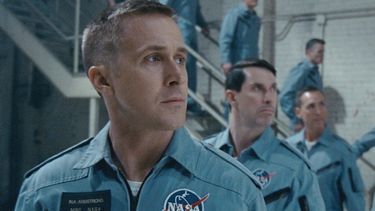 Dicen que es antipatriota: A republicanos les dolió que película sobre llegada a la luna no muestre bandera de EEUU