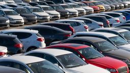 Caída automotriz: Chilenos prefieren autos usados porque se compran en menos de 15 millones