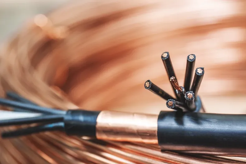 chile desarrolla un nuevo tipo de cable que no propaga el fuego y protege instalaciones criticas.webp
