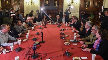 Proceso constitucional: El paulatino desembarco del oficialismo en el “En contra”