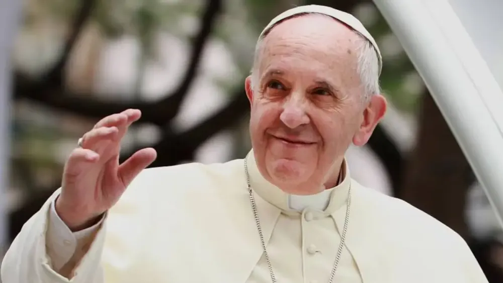 Tras 15 días hospitalizado: Nueva crisis afecta al papa Francisco empeorando su cuadro respiratorio