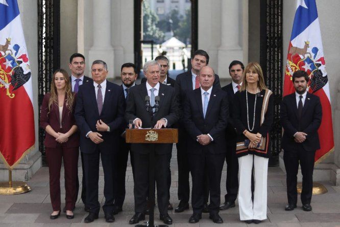 Kast y sus ministros en La Moneda / Agencia Uno