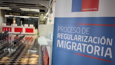 Por tener hija chilena: Tribunales rechaza expulsión de venezolano y obliga a revaluar residencia definitiva