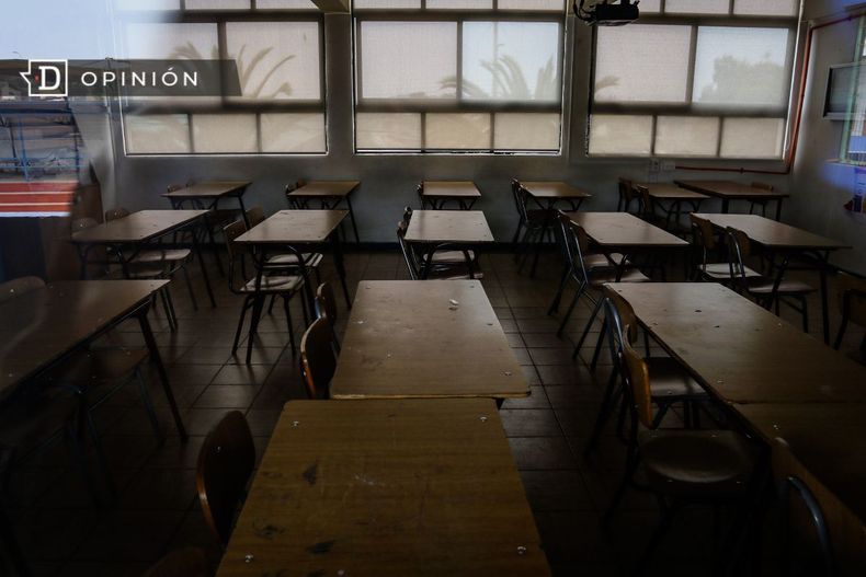 7694 foto de una sala de clases vacia.jpg