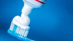 Sernac entrega listado de 19 marcas de pasta de dientes que tendrían ingrediente que daña la boca
