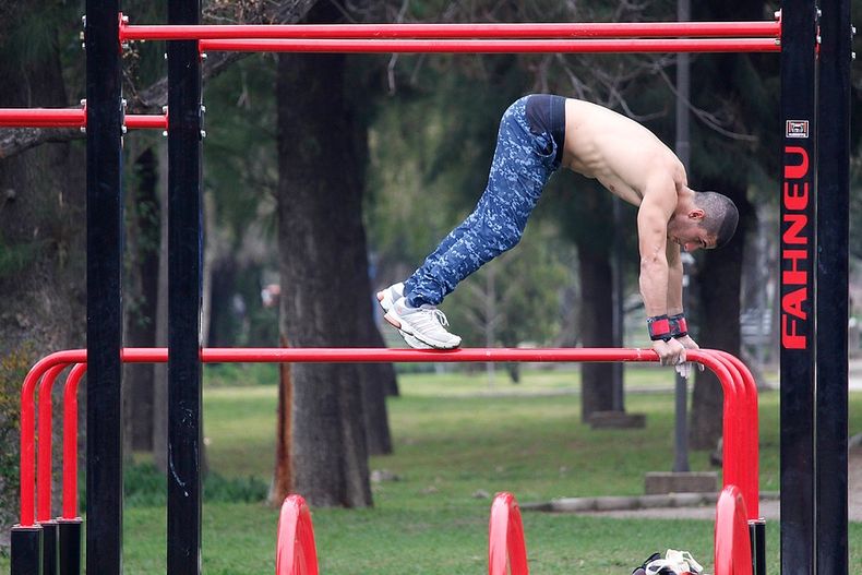 Practica deportiva plaza La Reina.jpg