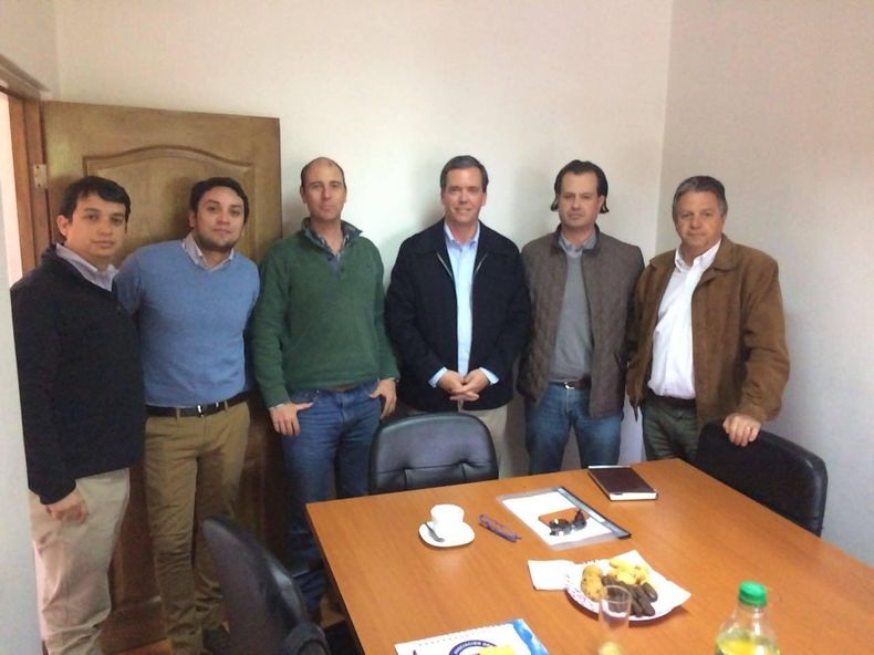 Salvador Salgado, el primero de izquierda a derecha, junto a Martín Arrau (suéter verde).