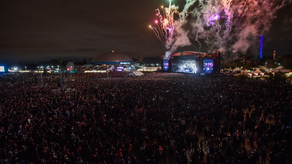 Ministro Paris reconoce reunión con Lollapalooza y busca generar protocolo para conciertos