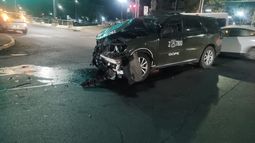 Vehículo de Carabineros protagoniza violento siniestro vial: Acusan que pasó con luz roja