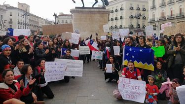 Ciudadanos residentes en España protestan en apoyo al movimiento ciudadano en Chile