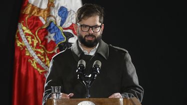 Boric arriba a Paraguay y recalca que “no voy a pedir renuncia a nadie porque me lo pida la UDI”