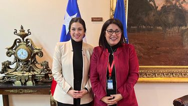El Desconcierto | Presidenta de la Camara de Diputados Karol Cariola y presidenta de la Red Nacional de Mujeres de la Pesca Artesanal Sara Garrido scaled.jpg
