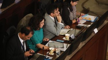 Documento de 11 miembros de la Comisión Experta enreda negociaciones a última hora