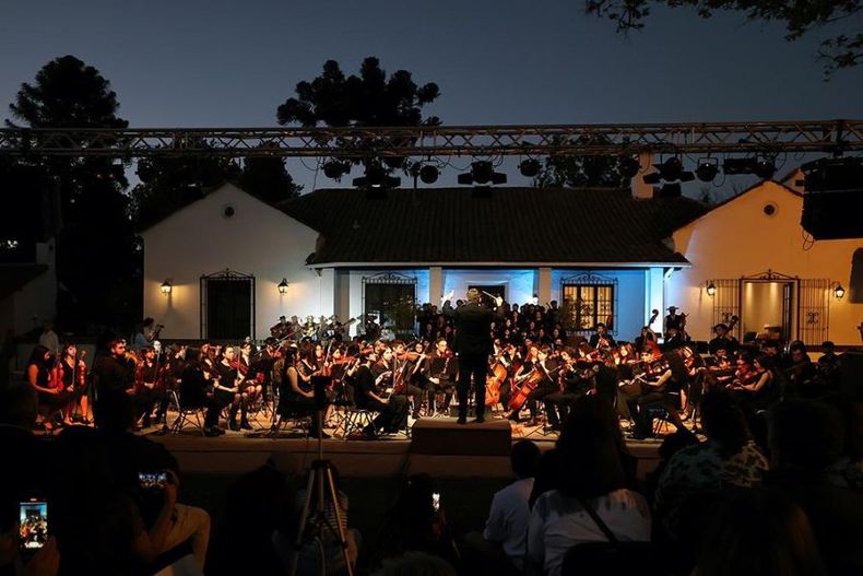 2396 canto a la guitarra grande 1.jpg