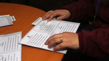 Sistema Braille, lengua de señas y más: Las medidas inclusivas para segunda vuelta de Gobernadores Regionales