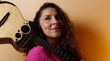 Cantante y autora chilena Miloska celebra en vivo el cumpleaños de su disco “Latinidad”