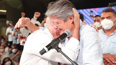 Un Ecuador dividido entrega el poder al conservador Guillermo Lasso