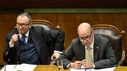 El ministro de hacienda Jorge Quiroz junto al ministro de segpres Jose Garcia Ruminot - Agencia Uno
