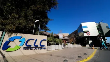 Clínica Las Condes operó caderas sin diagnóstico certero y paciente quedó inválida: Juzgado ordenó pagarle $52 millones
