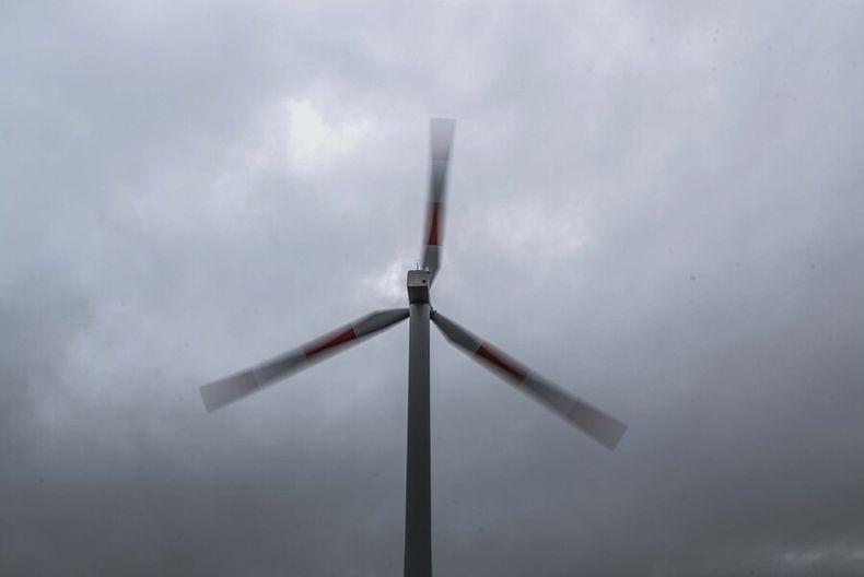 1696 turbina eolica.jpg