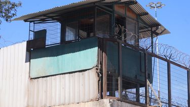 Gendarme se negó a auxiliar a reo enfermo que luego falleció: Recibe multa y suspensión por 2 años