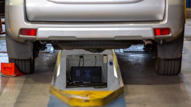 Sernac emite nueva alerta de seguridad: Falla del airbag en más de 350 camionetas causaría accidentes