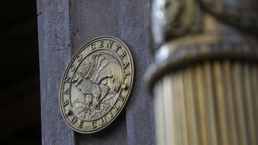 Banco Central dio otro golpe a la economía chilena - Agencia Uno