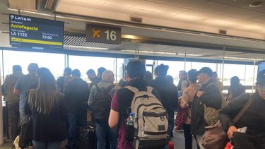 Retrasos en despegue y vuelos suspendidos: Pasajeros expresan su molestia con Latam